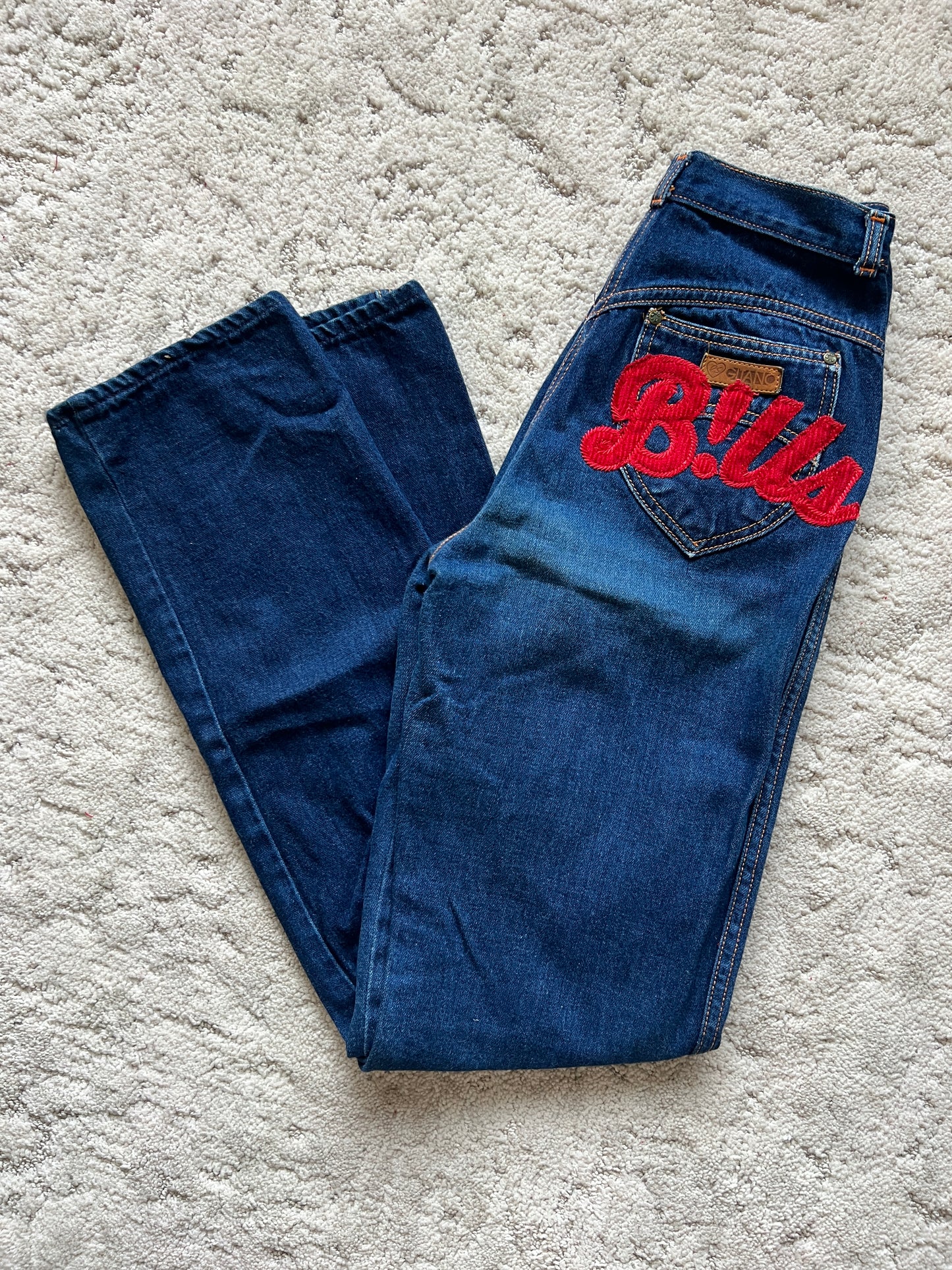 Waist:26 Inseam:31.5 Hip:37 Rise:11